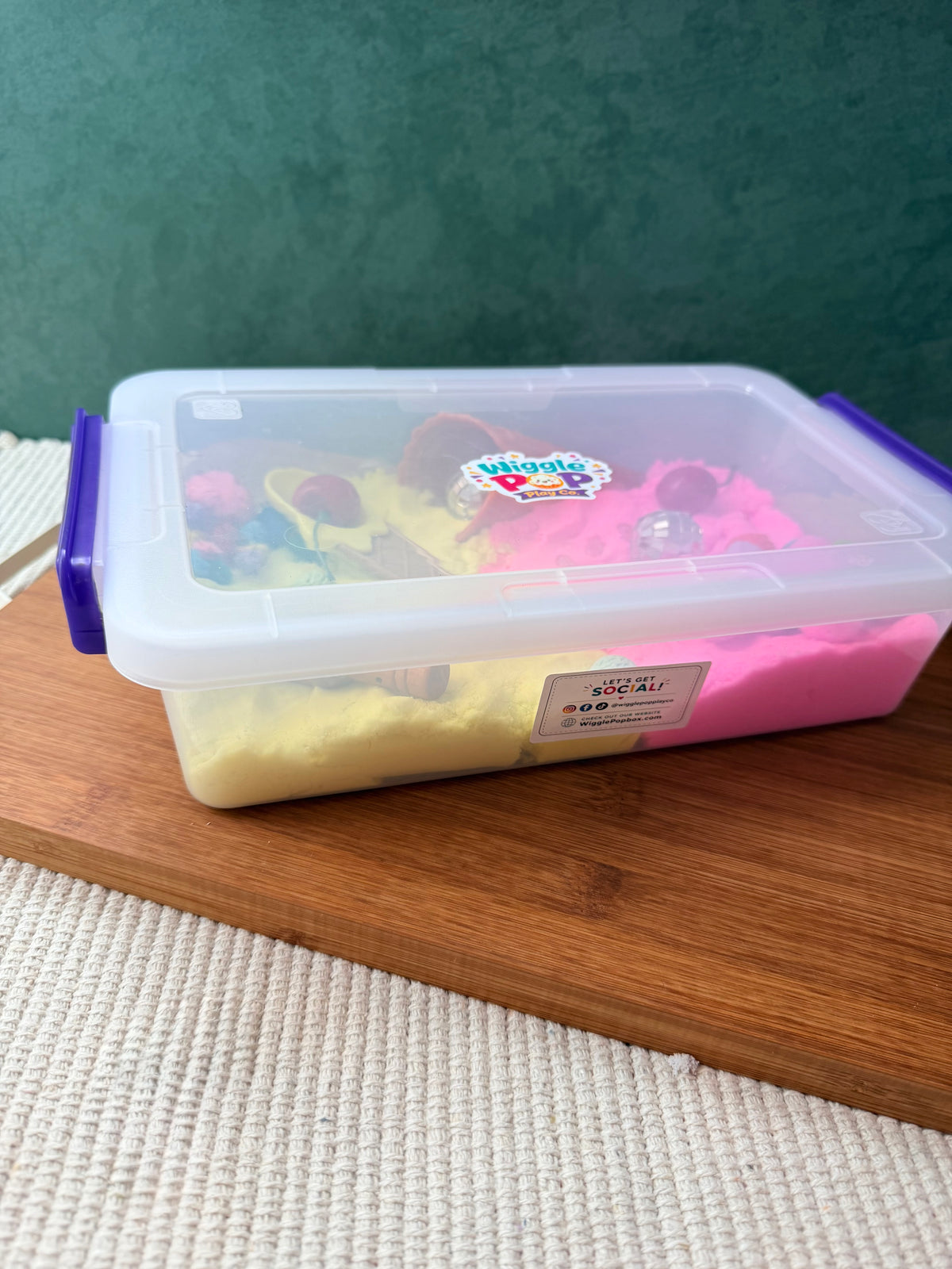 Kinetic sand sensory bin with lid