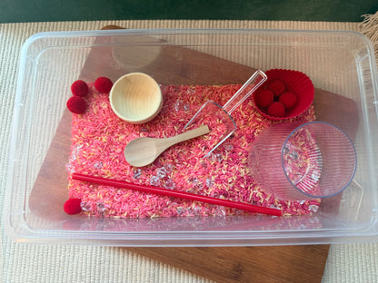 Apple Themed Sensory Bin | Fall sensory bin for kids